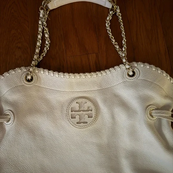Tory Burch White Shoulder Bag with Chain-Link Strap - Picture 3 of 6